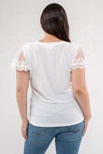 Load image into Gallery viewer, Curvy Lace Trim top | White