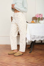 Load image into Gallery viewer, FLORAL ECRU DENIM PATTERN JEANS: ECRU MULTI