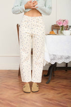 Load image into Gallery viewer, FLORAL ECRU DENIM PATTERN JEANS: ECRU MULTI