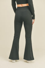 Load image into Gallery viewer, Bottoms Everyday Flare Split Leggings | Black