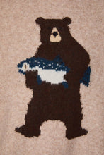Load image into Gallery viewer, "BEAR WITH SALMON" GRAPHIC LONG SLEEVE CREW NECK SWEATER: TAUPE / L