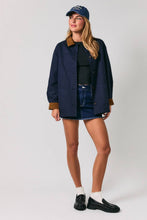 Load image into Gallery viewer, TWILL & PLAID REVERSIBLE CORDUROY COLLAR BARN JACKET: NAVY-BROWN / L