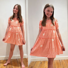 Load image into Gallery viewer, Dresses Izzy | Youth| Gingham Orange Daisy