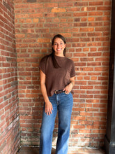 Load image into Gallery viewer, Sweater Finley Brown | Mock Neck Short Sleeve Sweater