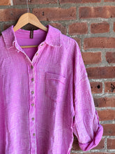 Load image into Gallery viewer, Tops Mauve | Washed Gauze Button Up Top