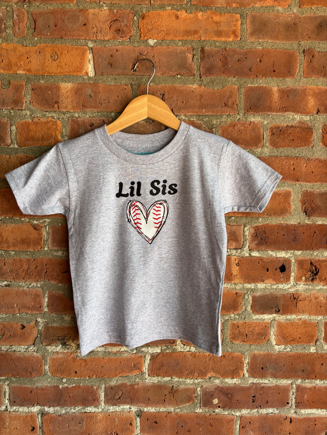 Lil Sis Baseball Heart | Toddler Grey Graphic Tee