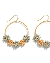 Load image into Gallery viewer, Beaded Flower Hoops | Pink
