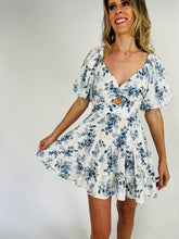 Load image into Gallery viewer, Dresses Molly Puff Sleeve Twist Front Cut Out
