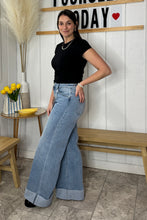 Load image into Gallery viewer, Denim Heidi | 90s Cuffed Hem High-Rise Jeans
