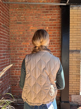 Load image into Gallery viewer, Coats &amp; Jackets Darcy | Khaki Quilted Vest
