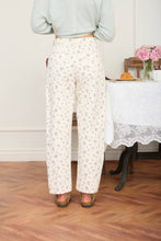 Load image into Gallery viewer, FLORAL ECRU DENIM PATTERN JEANS: ECRU MULTI
