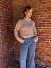 Load image into Gallery viewer, Sweater Willa | Light Taupe Ribbed Rolled Mock Neck Cropped Knit Sweater
