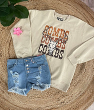 Load image into Gallery viewer, Graphic Music LC Scull | Beige Graphic Sweatshirt
