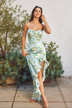 Load image into Gallery viewer, Dresses Isabella | Delicate Blues Floral Sweetheart
