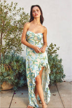 Load image into Gallery viewer, Dresses Isabella | Delicate Blues Floral Sweetheart
