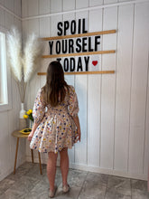 Load image into Gallery viewer, Dresses Emry | Cream Floral Zip Dress
