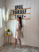 Load image into Gallery viewer, Dresses Emry | Cream Floral Zip Dress
