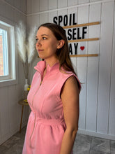 Load image into Gallery viewer, Dresses Felicity | Scallop Edge Zip Dress in Pink
