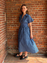 Load image into Gallery viewer, Dresses Gwyneth | Navy Vertical Stripe Zip Dress
