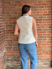 Load image into Gallery viewer, Tops Seashell Button Vest Off-White
