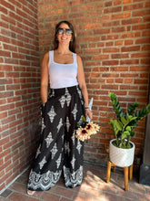 Load image into Gallery viewer, Bottoms Amara | Black Flowy Printed Pant
