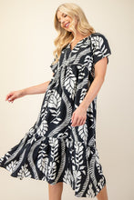 Load image into Gallery viewer, Dresses Rowan | Boho Floral Midi Dress Black
