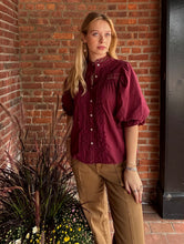 Load image into Gallery viewer, Tops Michelle | Burgundy Blouse

