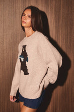 Load image into Gallery viewer, "BEAR WITH SALMON" GRAPHIC LONG SLEEVE CREW NECK SWEATER: TAUPE / L
