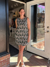 Load image into Gallery viewer, Dresses Chamomile Hills Mini Shift Dress | Black Daisy Aline
