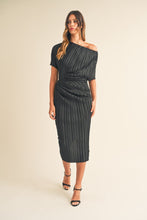 Load image into Gallery viewer, Dresses Cynthia | Black | One shoulder pleated midi dres
