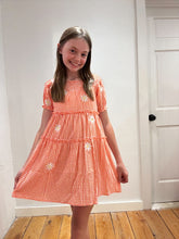 Load image into Gallery viewer, Dresses Izzy | Youth| Gingham Orange Daisy
