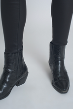 Load image into Gallery viewer, Bottoms Faux Leather Skinny Trousers | black
