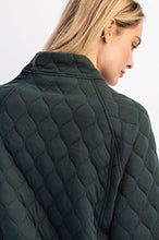 Load image into Gallery viewer, Sweater Caroline | Green Quilted Snap Pullover
