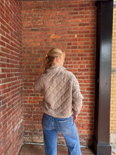 Load image into Gallery viewer, Sweater Caroline | Quilted Snap Pullover
