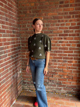 Load image into Gallery viewer, Sweater Tasha | Olive Flower Embroidered Sweater
