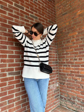Load image into Gallery viewer, Sweater Alainie Sweater | Black Striped Large
