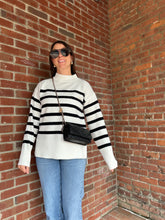 Load image into Gallery viewer, Sweater Alainie Sweater | Black Striped Large
