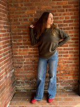 Load image into Gallery viewer, Sweater Ethan | Dark Olive Knit Sweater
