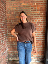 Load image into Gallery viewer, Sweater Finley Brown | Mock Neck Short Sleeve Sweater
