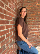 Load image into Gallery viewer, Sweater Finley Brown | Mock Neck Short Sleeve Sweater
